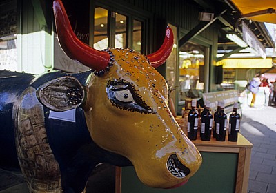 Viktualienmarkt: Die Heilige Kuh vor dem Tölzer Kasladen - München