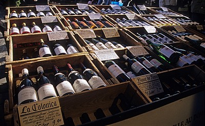 Viktualienmarkt: Weinflaschen - München