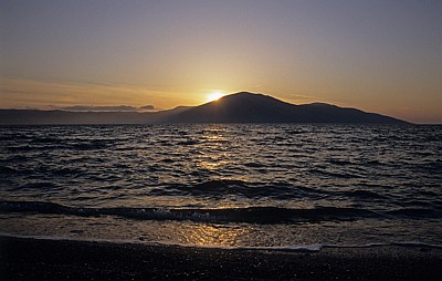 Sonnenuntergang an der Karaburun-Halbinsel und der Bucht von Vlorë - Orikum