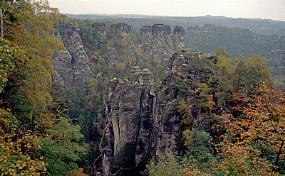 DDR: Blick von der Bastei - Felsformation Hinter- und Vordergans - Sächsische Schweiz