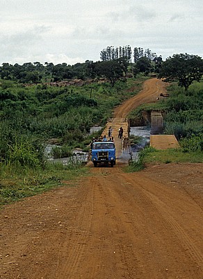 Brücke auf dem Weg von Chimoi nach Sussundenga - Provinz Manica