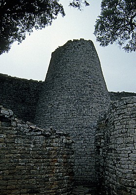 Great Enclosure (Große Einfriedung): Konischer Turm - Great Zimbabwe Ruins