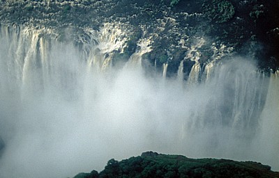 Blick auf Rainbow Falls und Eastern Cataract - Victoriafälle