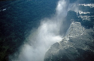 Abbruchkante im Gegenlicht - Victoriafälle