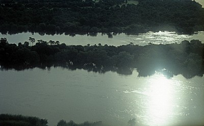 Zambezi mit Princess Victoria Island - Victoriafälle