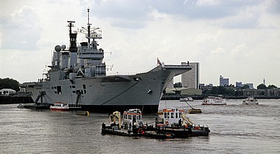 Themse: Leichter Flugzeugträger der Invincible-Klasse - London