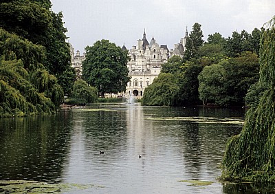St James's Park: Blick auf Whitehall - London