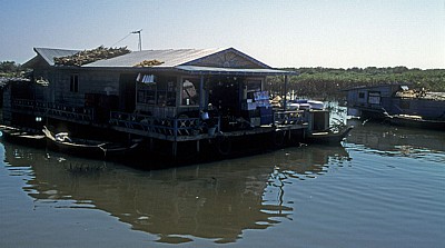 Schwimmende Häuser in der Mündung des Siem Reap-Flusses - Tonle Sap