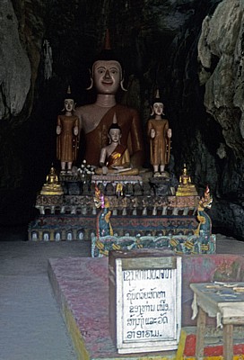 Buddhastatuen in einer Höhle - Vang Vieng