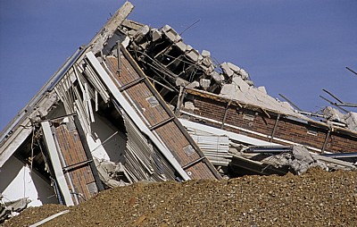Tegernseer Landstraße (Mittlerer Ring): Überreste des gesprengten Agfa-Hochhauses - München