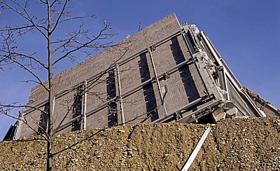 Tegernseer Landstraße (Mittlerer Ring): Überreste des gesprengten Agfa-Hochhauses - München
