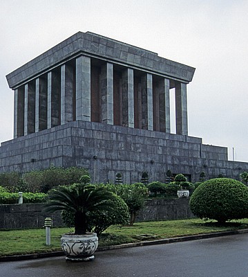Ho Chi Minh-Mausoleum - Hanoi