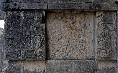 Plataforma de Jaguares y Aguilas (Plattform der Jaguare und Adler): Reliefplatten - Chichén Itzá