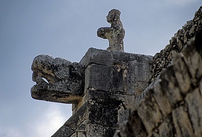 Templo de los Guerreros (Tempel der Krieger): Treppenabschluß - Chichén Itzá