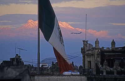 Blick auf den Citlaltépetl (Pico de Orizaba) - Mexiko-Stadt