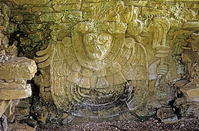 Templo II: Stuckarbeit am Sockel - Palenque