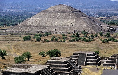 Blick von der Pirámide de la Luna (Mondpyramide) - Teotihuacán