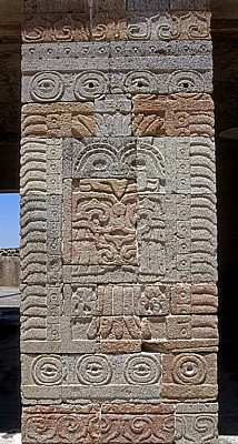 Palacio de Quetzalpapalotl (Quetzalpapalotl-Palast): Quetzalvogel-Relief - Teotihuacán