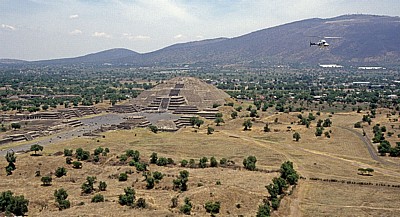 Blick von der Pirámide del Sol (Sonnenpyramide) - Teotihuacán