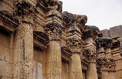 Tempel des Bacchus: Bauschmuck an den Innenwänden - Baalbek
