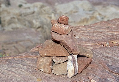 Wadi Farasa: Moderne Steinpyramide - Petra