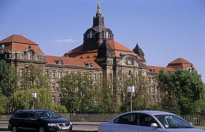 Blick von der Carolabrücke auf die Sächsische Staatskanzlei - Dresden