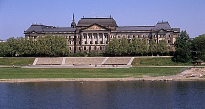 Neustädter Elbufer: Sächsisches Staatsministerium der Finanzen - Dresden