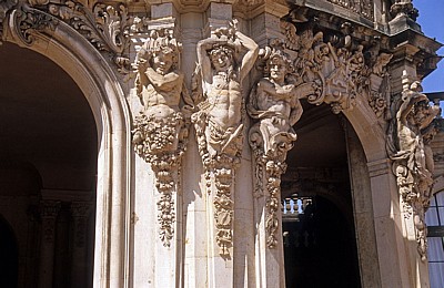 Innere Altstadt: Zwinger - Verzierungen am Wallpavillon - Dresden
