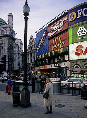 Piccadilly Circus: Straßenszene  - London