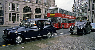 Ludgate Hill: Londoner Taxis  - London