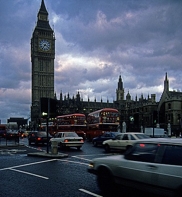 Houses of Parliament (Palace of Westminster) mit the Clock Tower (Uhrturm)  - London