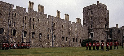 Windsor Castle: Lower Ward - Wachablösung  - Windsor