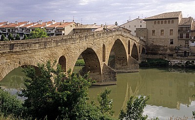 Puente la Reina über den Fluß Arga - Puente la Reina