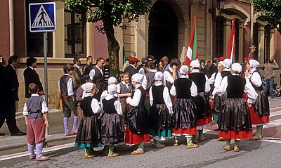 Fest “Virgen del Puy“: Volkstanzgruppe  - Estella