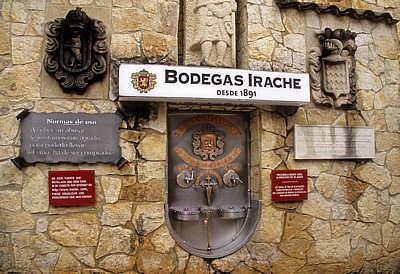 Bodegas Irache: Fuente de Vino (Weinbrunnen)  - Ayegui