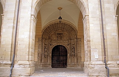 Jakobsweg (Camino Francés): Iglesia de Santa María - Kirchenportal  - Los Arcos