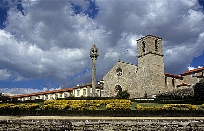Pelourinho (Schandpfahl) und Igreja Matriz - Barcelos