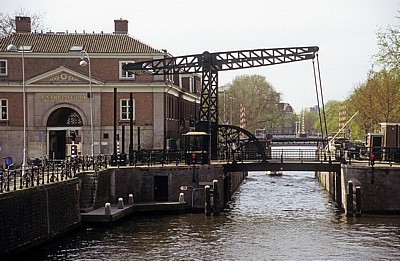 Entrepotdok: Scharrebiersluis - Amsterdam