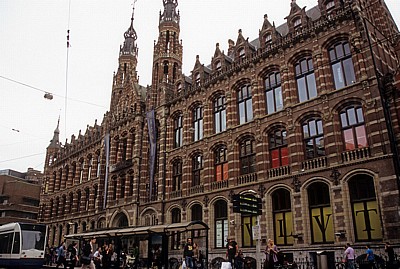 Nieuwezijds Voorburgwal: Magna Plaza (Shoppingcenter) - Amsterdam