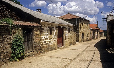 Jakobsweg (Camino Francés): Calle Real - Rabanal del Camino