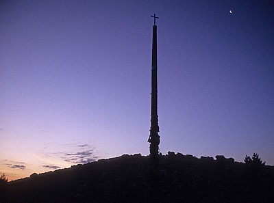 Jakobsweg (Camino Francés): Cruz de Ferro in der Morgendämmerung - Montes de León