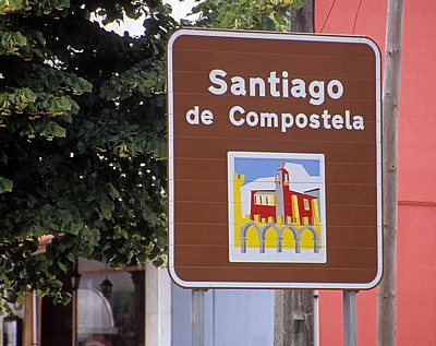 Jakobsweg (Camino Francés): Verkehrsschild “Santiago de Compostela” - Santiago de Compostela