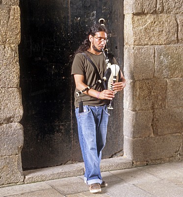 Rúa do Arco de Palacio: Straßenkünstler (Dudelsackspieler) - Santiago de Compostela