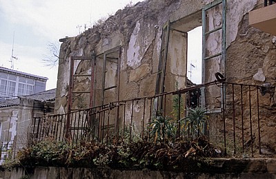 Verfallenes Haus mit Balkon - Finisterre