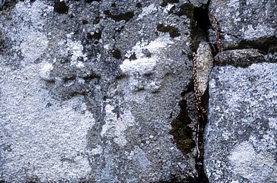 Jakobsweg (Caminho Português): Santiaguiño do Monte – Verwittertes Jakobskreuz - Padrón