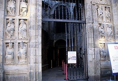 Jakobsweg (Caminho Português): Catedral de Santiago de Compostela (Kathedrale) - Geöffnete Puerta Santa (Heilige Pforte) - Santiago de Compostela