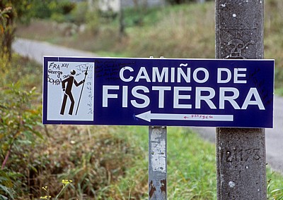 Jakobsweg (Camino a Fisterra): Verkehrsschild “Camiño de Fisterra” - Galicia