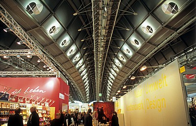 Messegelände: Dachkonstruktion einer Messehalle - Frankfurt/Main