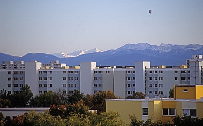 Ostpark: Blick über Neuperlach auf die Bayerischen Alpen - München