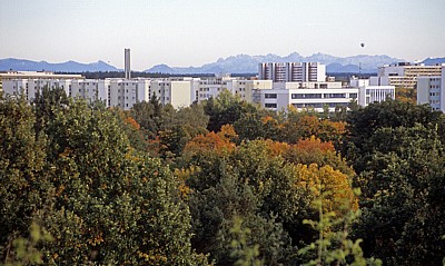 Ostpark: Blick über Neuperlach auf die Bayerischen Alpen - München